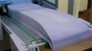 Endlosfalzer Fanfolder FS6 mit verarbeitetem Papier.