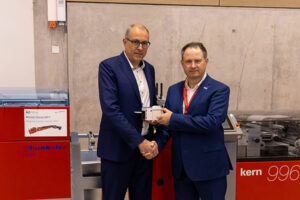 Daniel Erni and Stefan Wüthrich at the handover of the new Hunkeler Unwinder UW8-C.