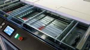 Vacuum belt transport in the Book Delivery BD8, in action.