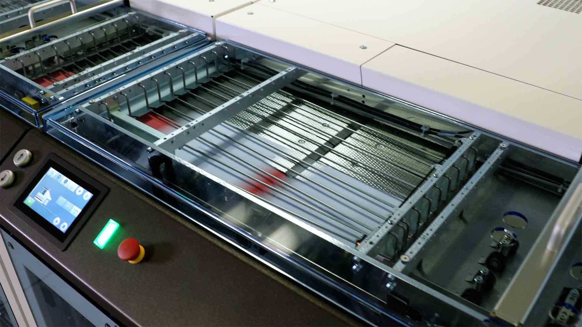 Vacuum belt transport in the Book Delivery BD8, in action.