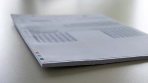 Geleimter Papierstapel.